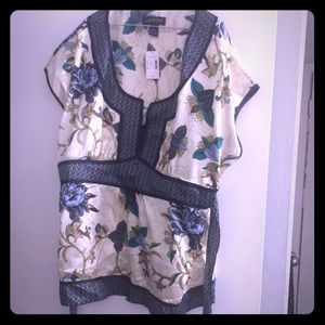 Cute blouse with flowers